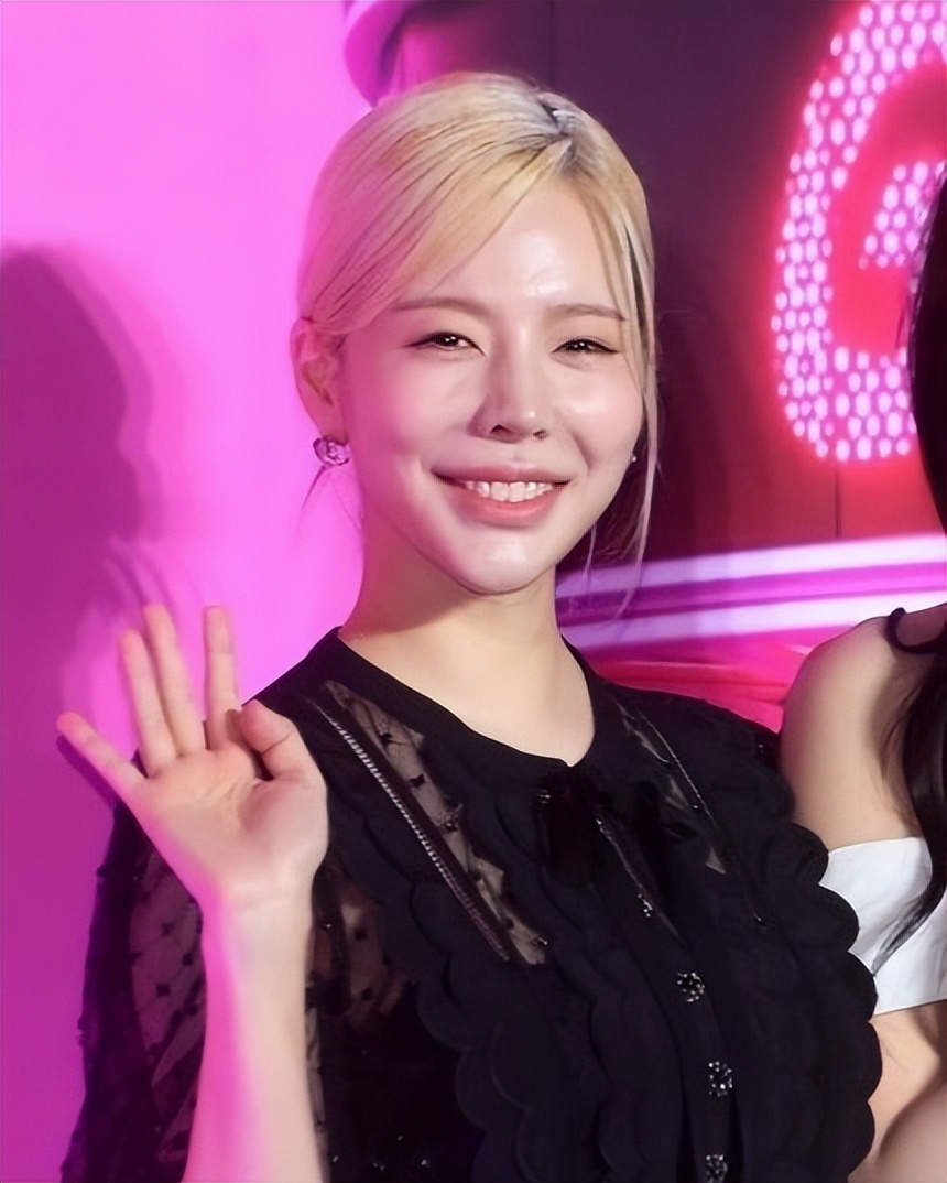 少女时代成员sunny,李秀满的侄女李顺圭,离开sm公司