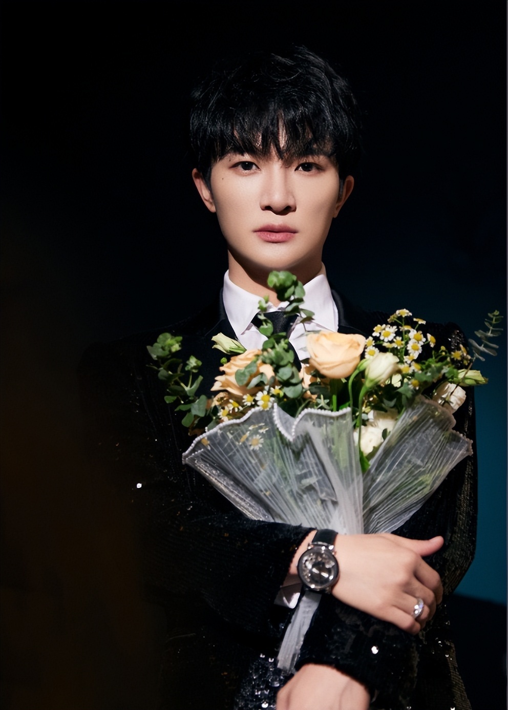 跨年晚会上最忙的歌手,开启霸屏模式的周深,23年已签下3档综艺插图1