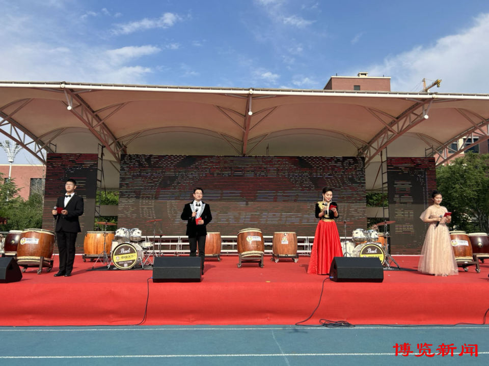 张店区重庆路中学举办第三届校园科技文化艺术节文艺展演