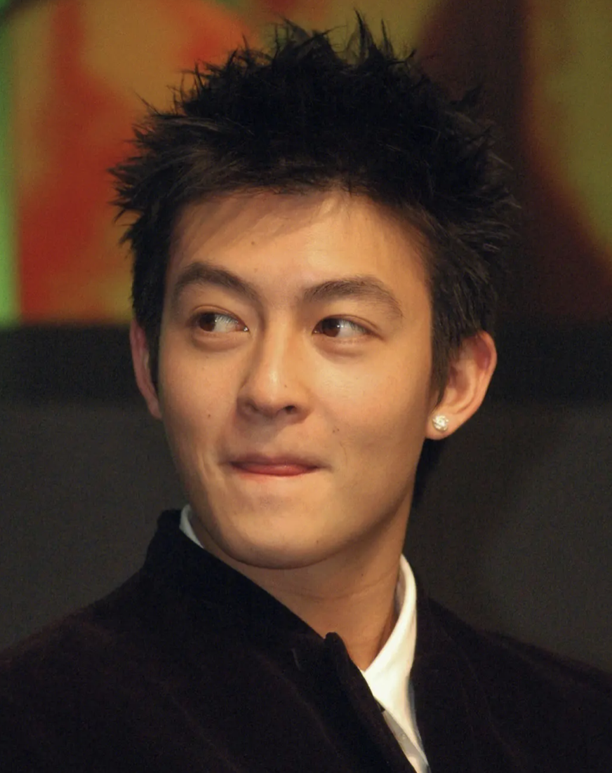 时隔16年,女顶流晒出陈冠希近照,网友不淡定了:还没赵本山精神