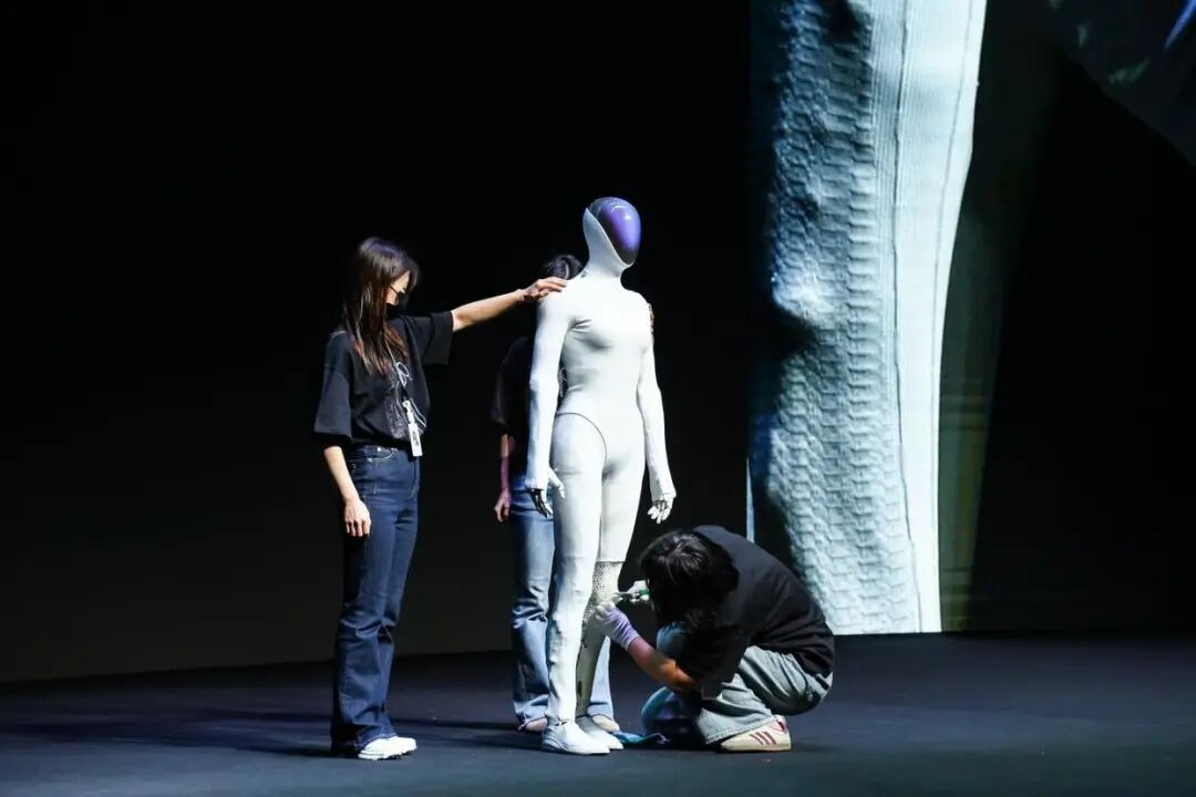 178cm細腰翹臀！小鵬機器人因“太性感”被罵低俗，真相如何？ - 