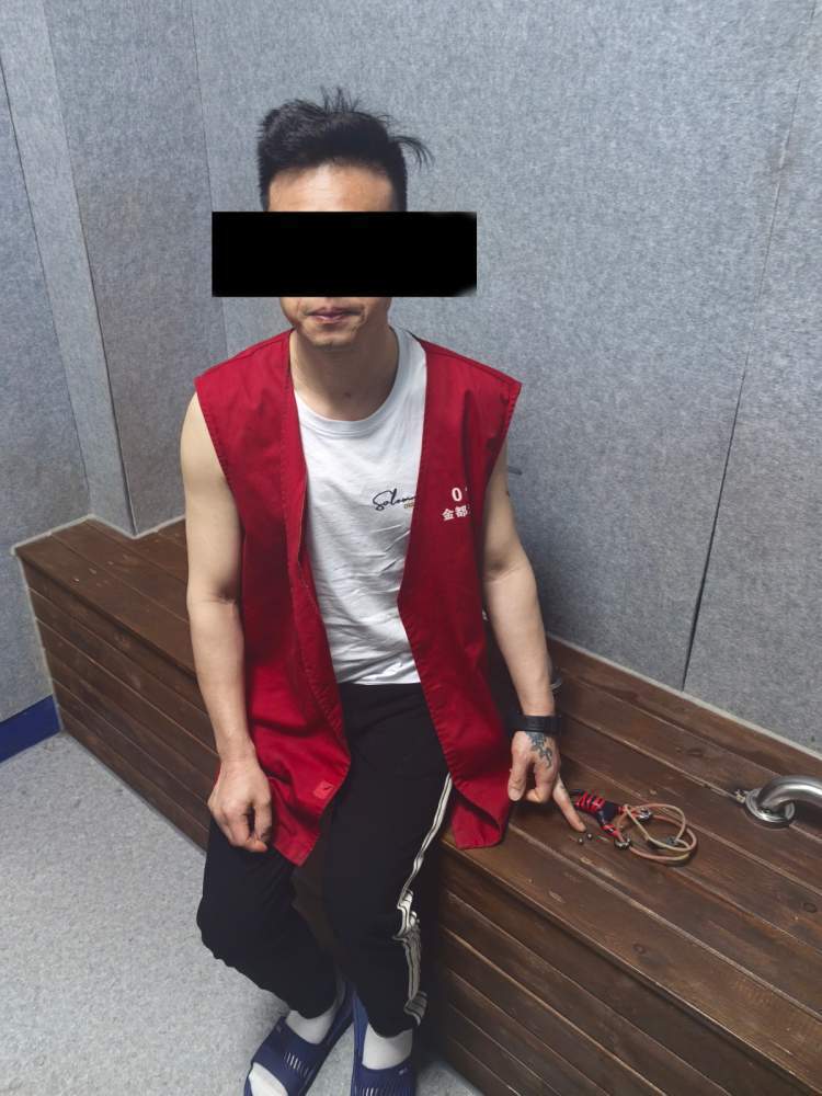 目前,犯罪嫌疑人李某因涉嫌寻衅滋事罪已被闵行警方依法采取刑事强制