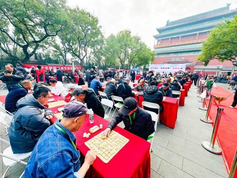 京津冀棋手对弈中轴 钟鼓楼下棋逢对手
