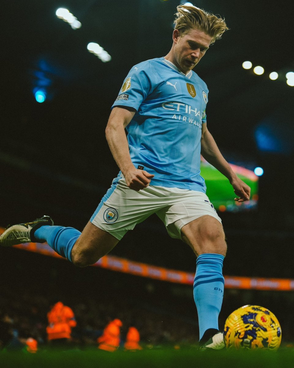 主动出击!曝德布劳内再和曼城谈续约,瓜帅留队是关键,沙特报价