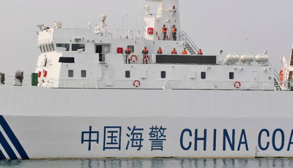 菲律宾媒体:中国海警在黄岩岛附近驱赶菲渔民,阻捞海贝_腾讯新闻