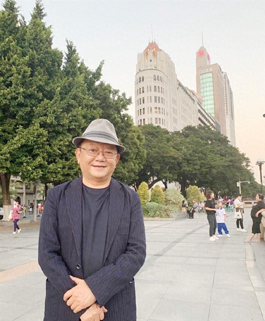77 岁王刚的晚年：本以为有儿子能安度余生，如今却为养子操劳不停_腾讯新闻