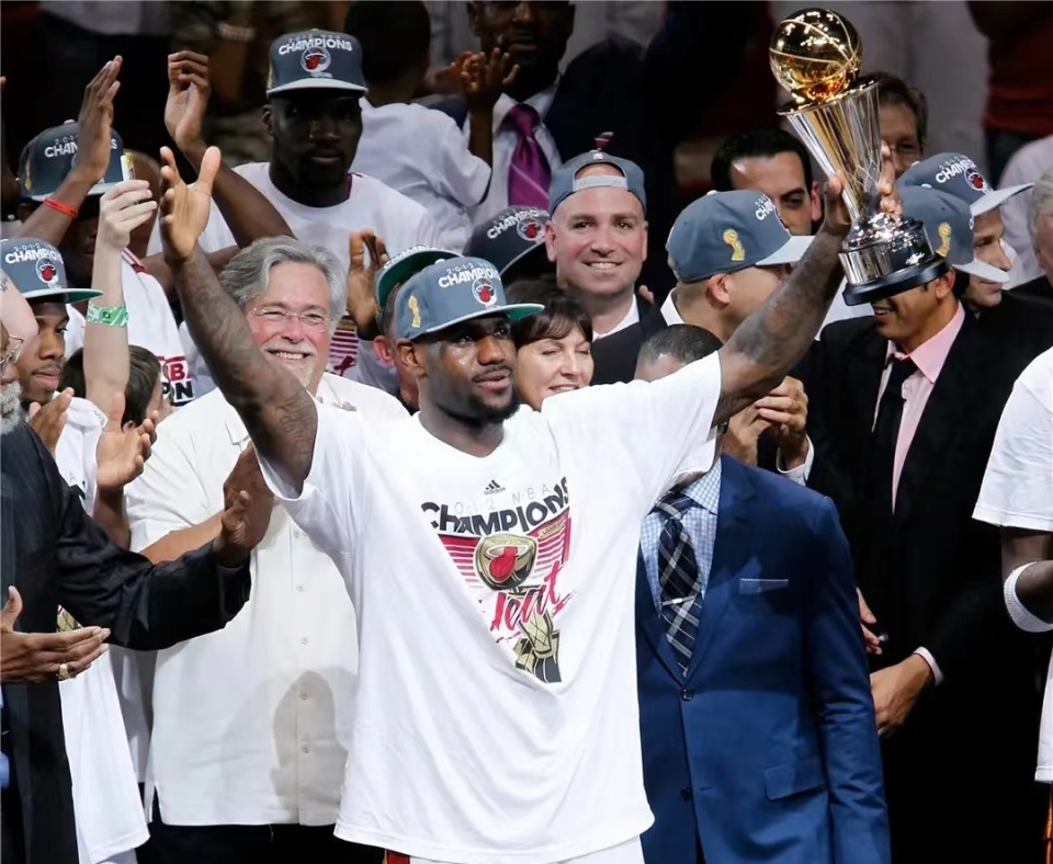 詹姆斯生涯10大最具代表性比赛:连得25分破活塞,18年总决赛1挑5