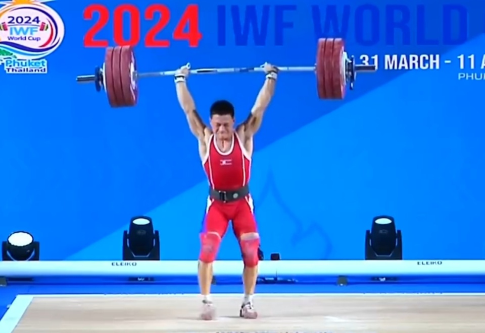 朝鲜选手打破挺举世界纪录_腾讯新闻