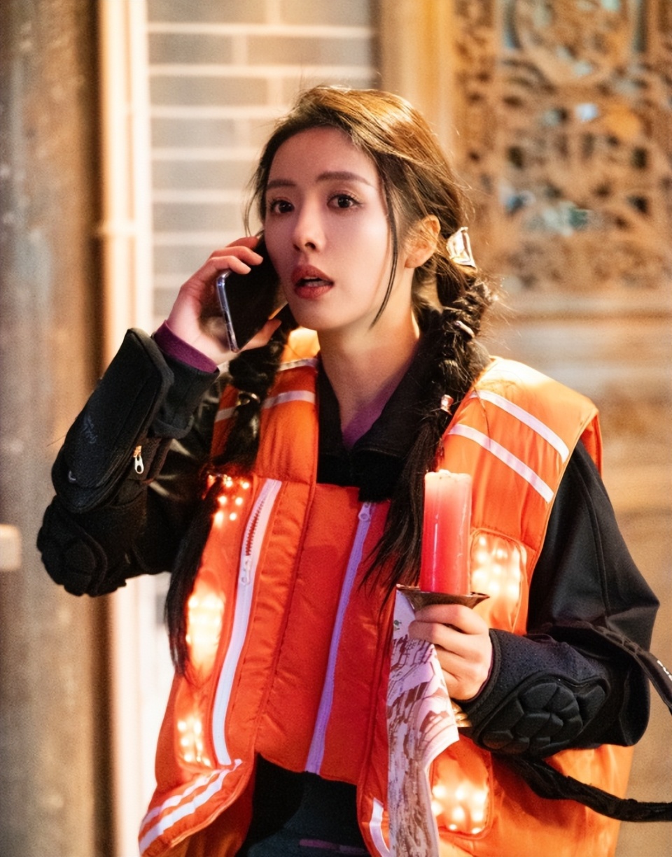 除此之外,蔡文静在好六街上,和王鹤棣配合默契,经常充当"搞笑包"角色