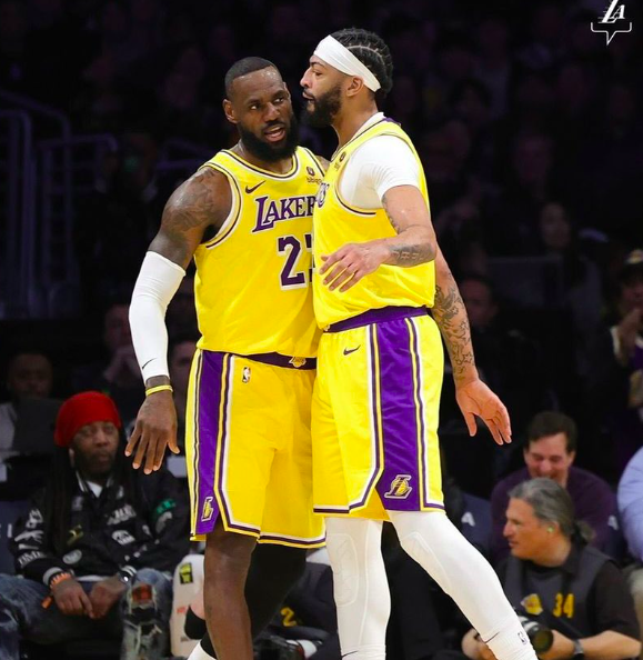 25710詹姆斯制霸篮下碾压得分太无解上半场19分划水下半场