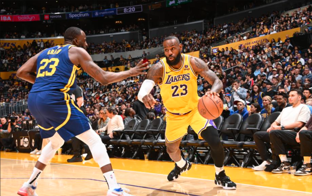 湖勇大战勇士完胜!两队只差0.5胜!