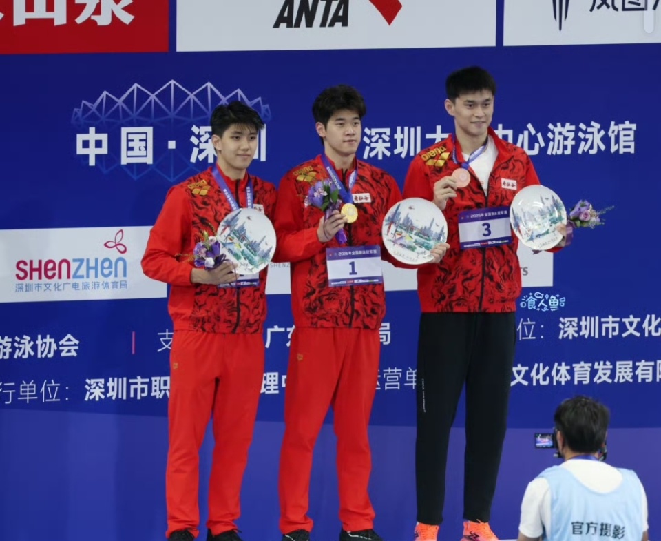 <strong>孙杨第一次打肌贴参赛</strong>