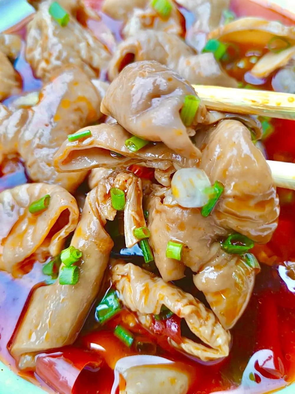 成都华阳老街,著名"苍蝇馆子",人均35,5道肥肠菜,有口皆碑!_腾讯新闻