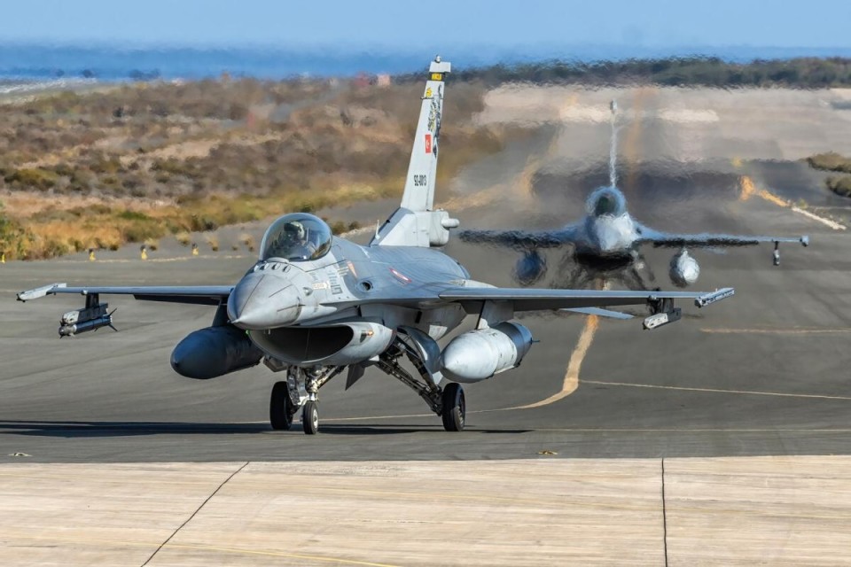 美国持续拖延出售f16v战斗机土耳其试图购买二手台风战斗机