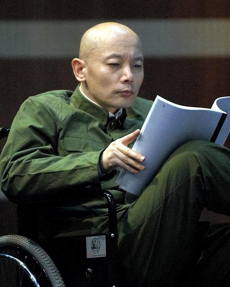 妹妹远在美国,父母也已离世,如今66岁无儿无女的葛优如何了_腾讯新闻