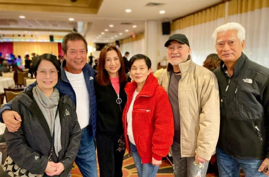 63岁秦蔚文出家十年罕露面，与周秀兰杨玉梅聚会，常年吃素身形暴瘦_腾讯新闻