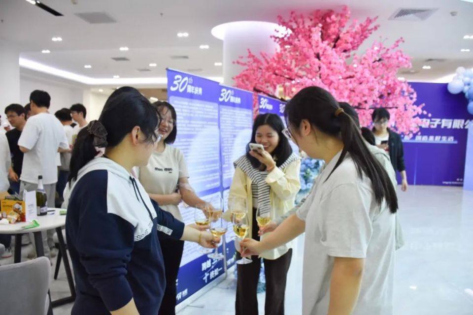 【会员风采】跨越“三”海共聚，“十”终如一前行——友旺三十周年司庆_腾讯新闻