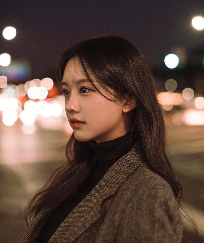 韩国17岁女模特,晒出近况照片,她的美貌,成韩网热门话题