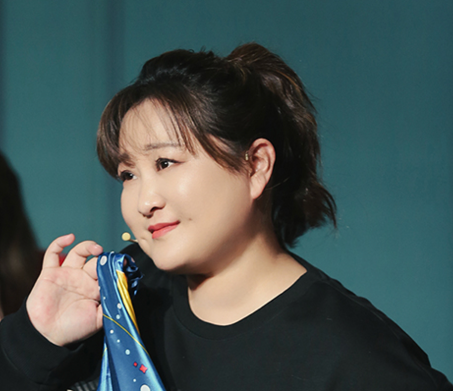 贾玲过度营销引反感,网友吐槽就靠减肥吸引人,黑历史被扒疑翻车_腾讯