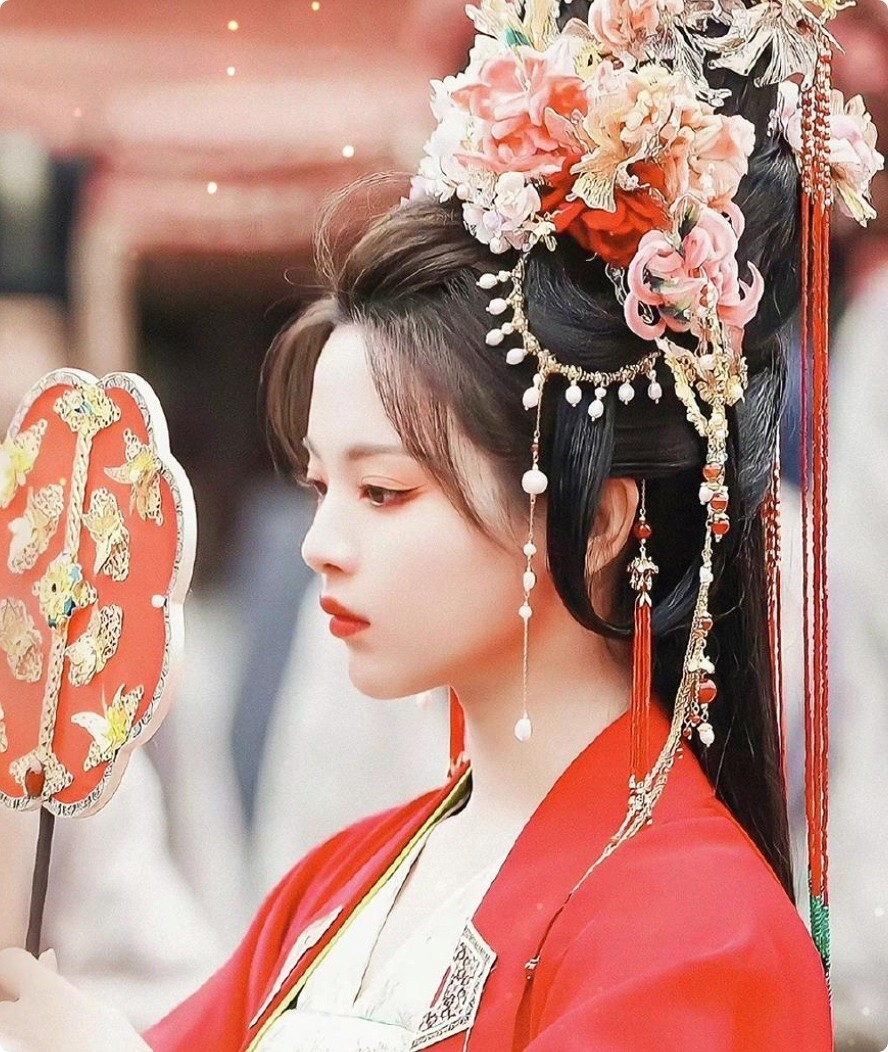 同样头饰繁琐,为何《庆余年2》李沁能做到艳而不俗,动辄不乱