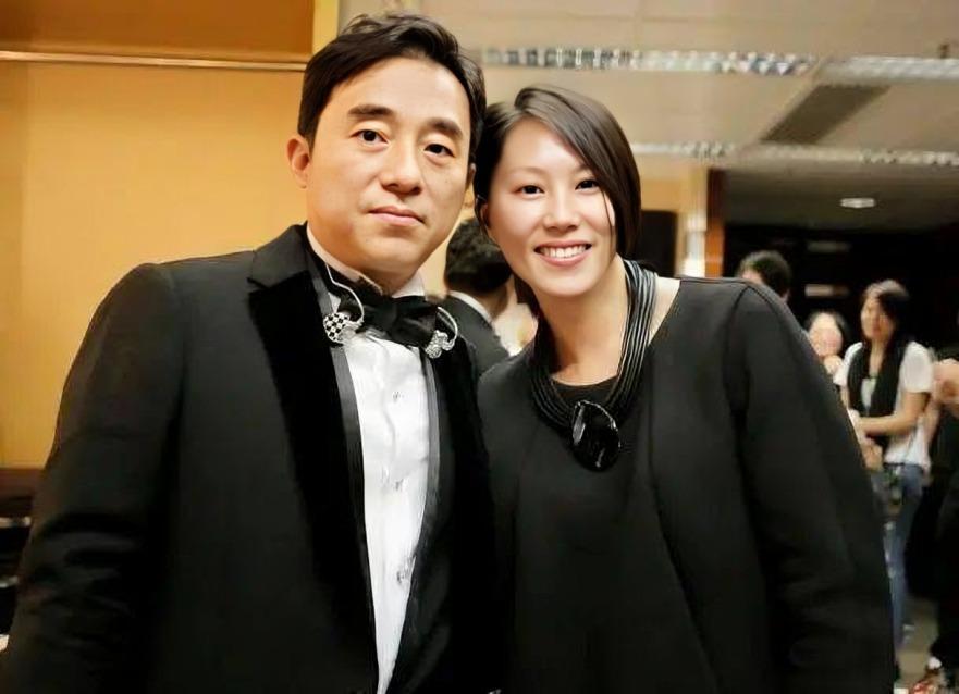 歌手吕方,与郑裕玲相恋16年分手,娶小16岁女富商成人生赢家