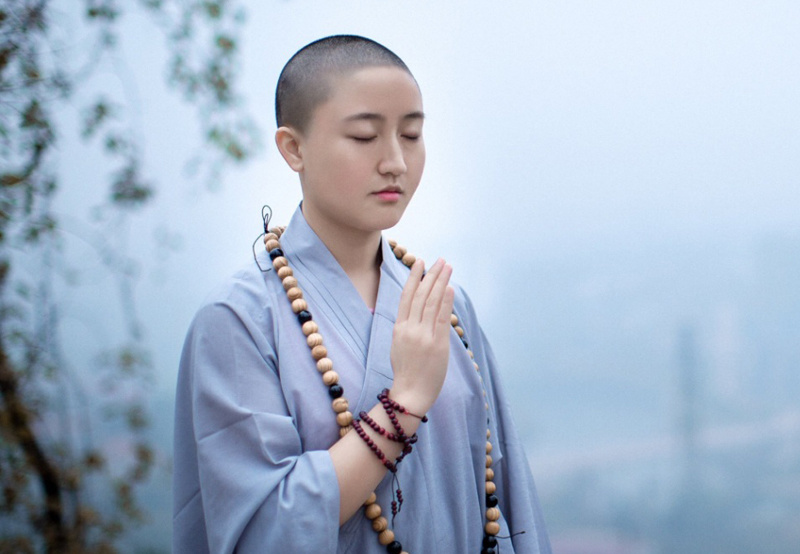 烧香拜佛有讲究,"烧香不许两愿,拜佛三不求",福报自然来_腾讯新闻