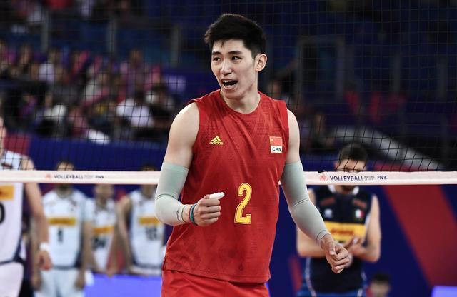 男排22人合照全员胸肌明显4大留洋球员归队主二传留学未归