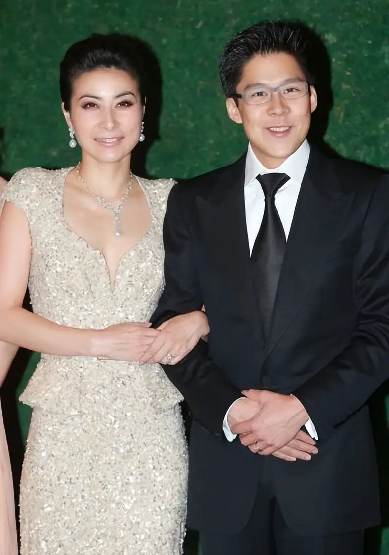 霍啟剛自曝郭晶晶粵語說得這麼好，是和奶奶獨處時練出來 - 