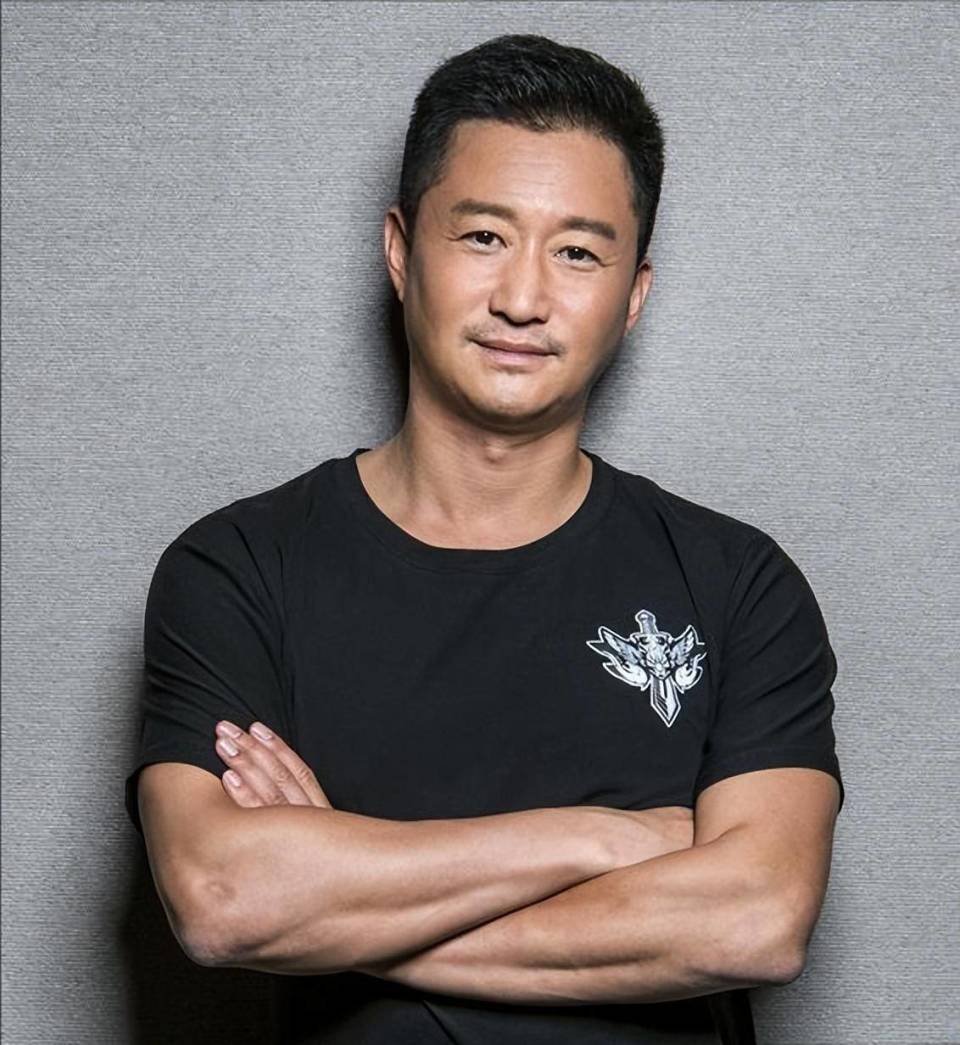 吴京评论区沦陷!《战狼2》被嘲误导观众,没转发王星微博遭攻击