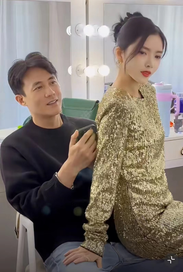 杜淳老婆自信公开全素颜,黑眼圈眼袋明显,皮肤超好无皱纹