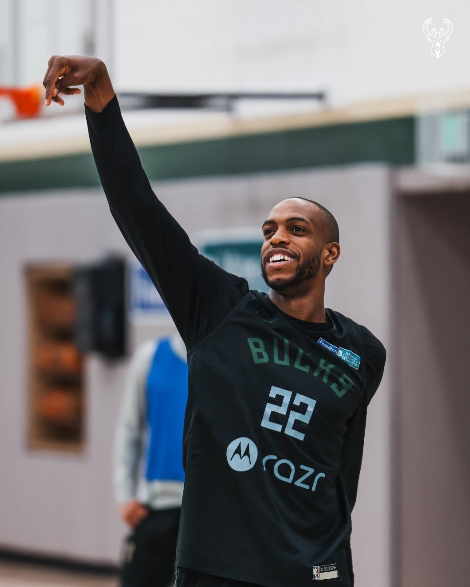 米德尔顿将在明天雄鹿对决太阳比赛中复出 他因脚踝扭伤缺席了近16场