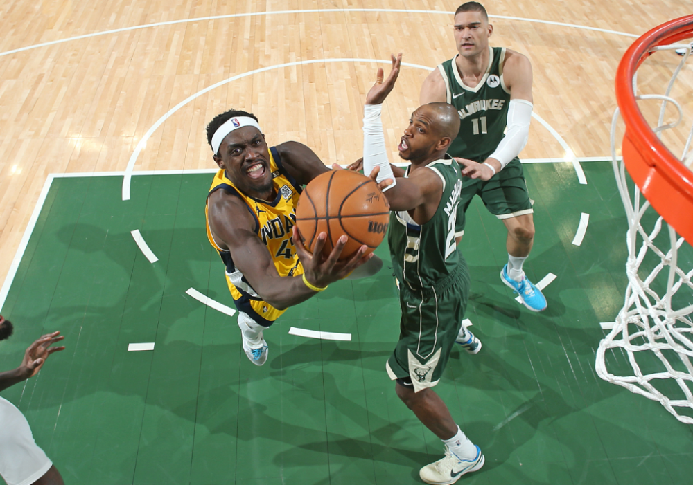 nba季后赛:利拉德半场35分创纪录 雄鹿拒绝30分逆转总分1-0