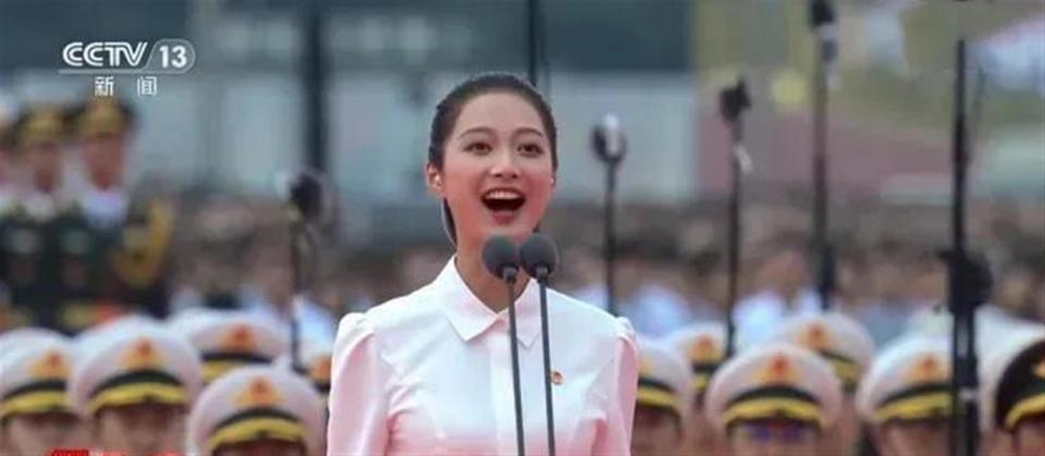 冯琳担任复旦大学校庆主持人，毕业半年落户上海，成东方卫视一姐_腾讯新闻