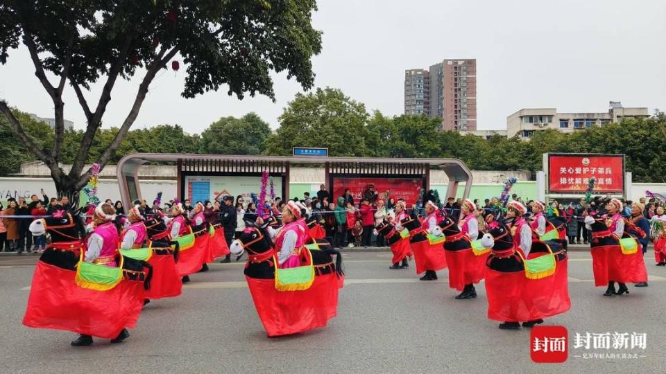 融合非遗传承与现代表达 四川德阳2025元宵民俗巡游盛大开启｜非遗春节_腾讯新闻