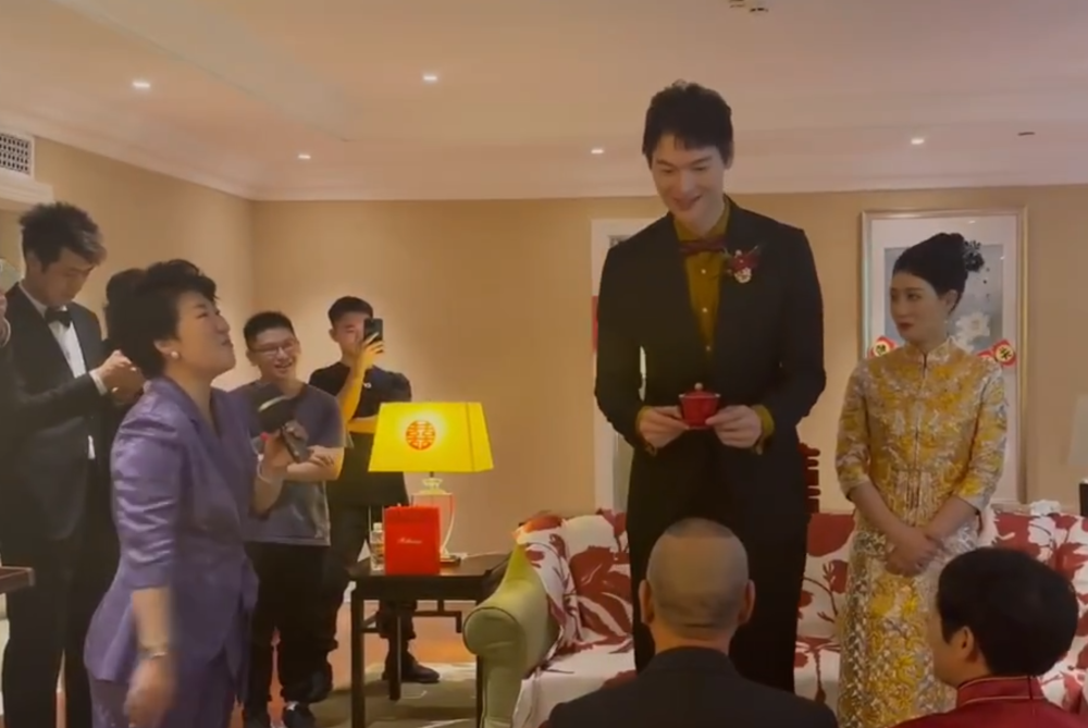 杜锋 郭士强 众国手抵达,结婚花絮公布