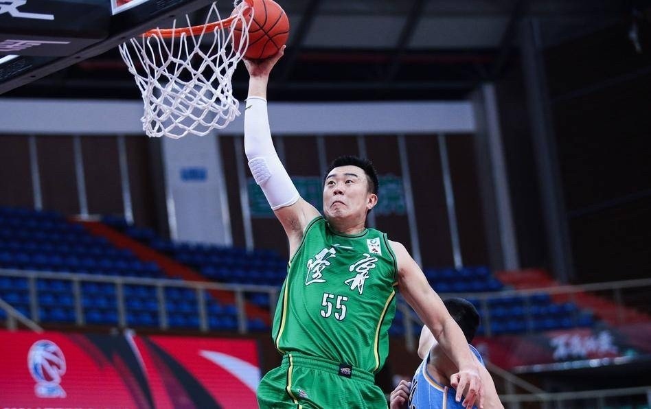 不夺冠就不结婚,拒绝千万年薪留守辽篮,最"傻"队长韩德君