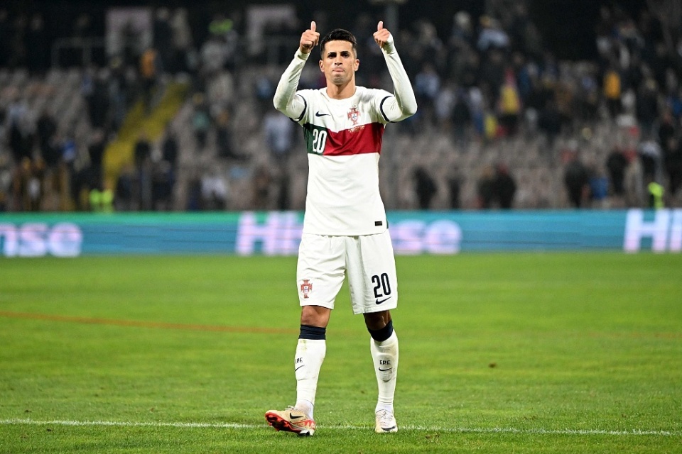 坎塞洛:葡萄牙是欧洲杯夺冠热门,c罗值得尊敬,他能改变结局!_腾讯新闻