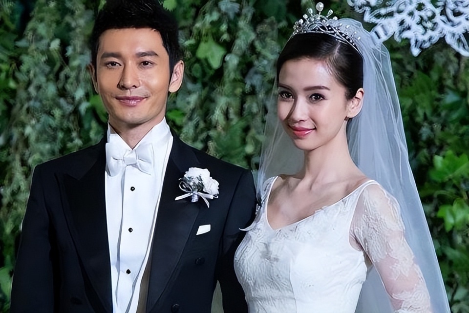 她们做出了相反的选择:章子怡重回c位,杨颖作到塌房