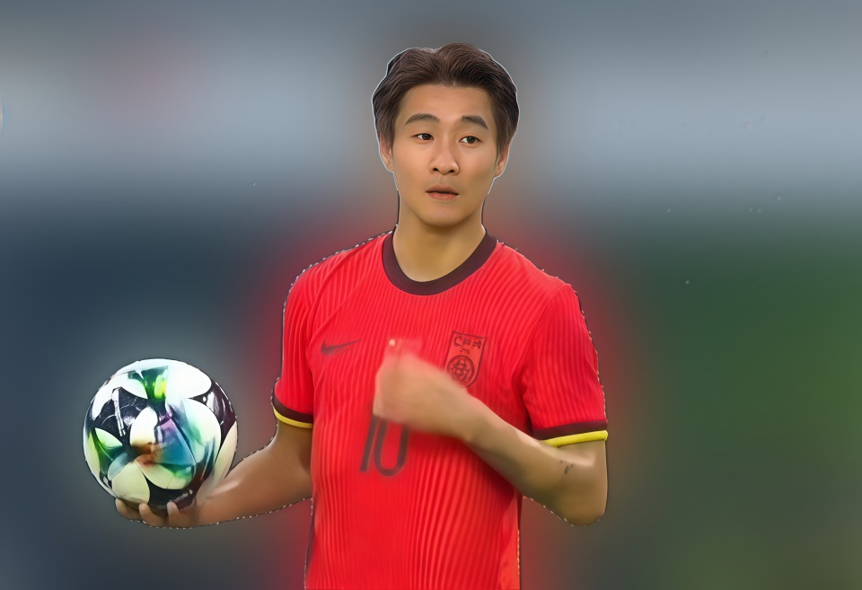 0-2，中国队完败给日本，惨遭东亚杯2连败+垫底，王钰栋伤退