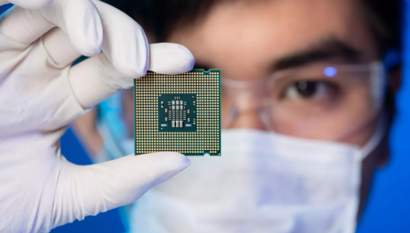 遭华为芯片暴击后,美商务部长雷蒙多坚称:美国芯片领先中国数年