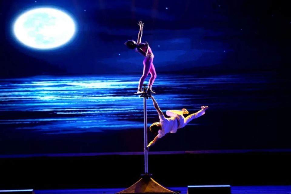 杂技演员的台前幕后