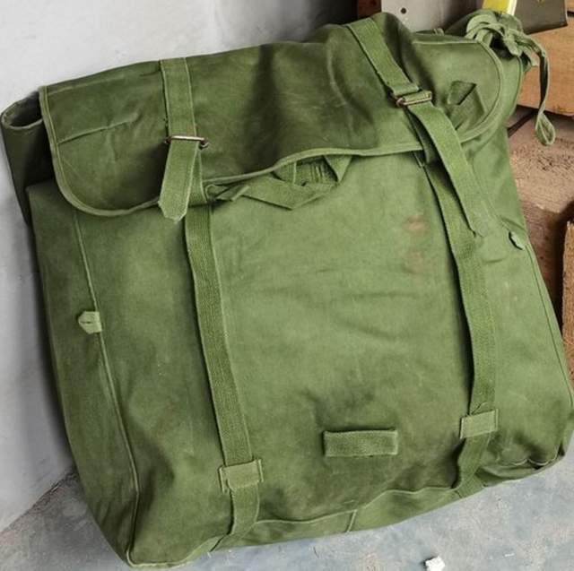在部分作战任务中,每位侦察兵还会携带一个78式背囊,会用来装一些额外