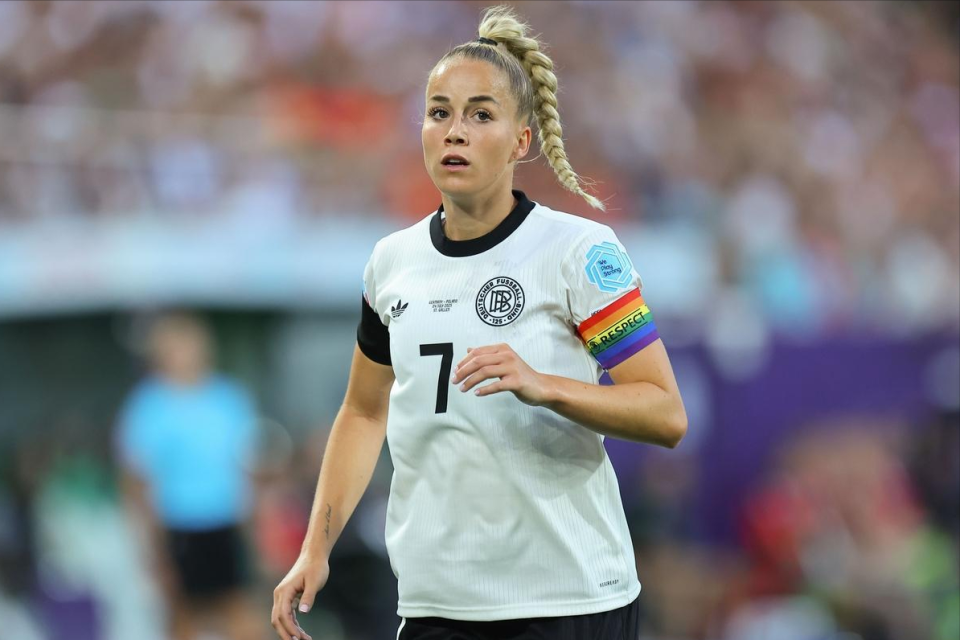 女足欧洲杯！2-0，德国女足完胜波兰女足，布兰德发威：一传一射