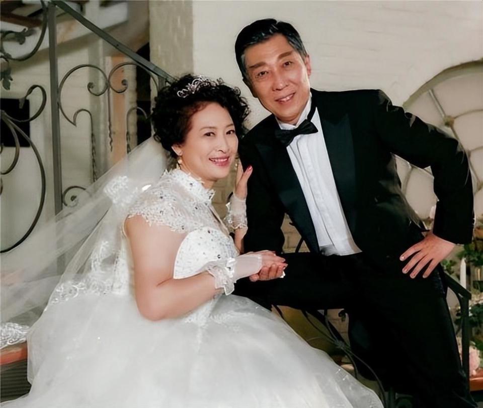 国家一级演员许娣:与初恋老公恩爱43年生一子,拍戏挣的钱全给他