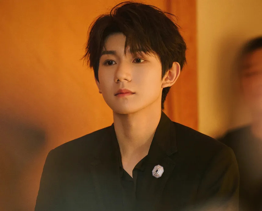 因吸烟翻车的7位明星,贾乃亮沉默王源道歉,孙红雷保证下不为例