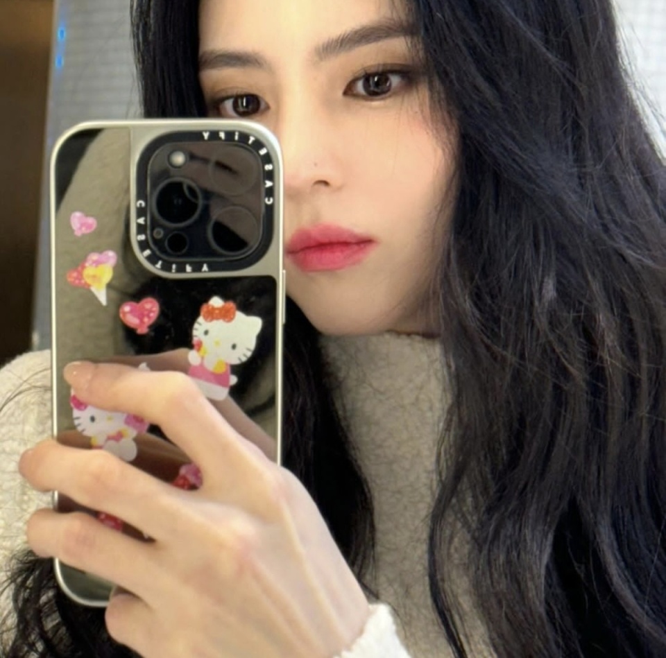 韩素希自拍照让人眼前一亮,网友直呼:这才是真正的明星颜值