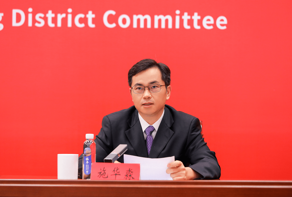 杭州市临平区区长施华淼主动投案