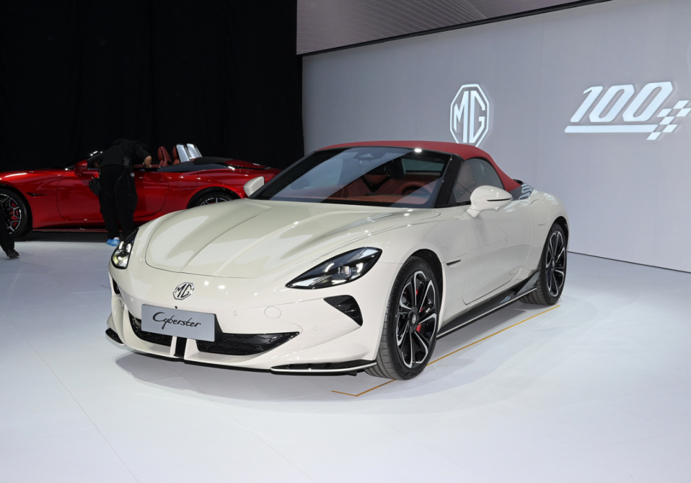 名爵跑车海口参展,颜值挺能打,可惜价格对年轻人不太友好_腾讯新闻