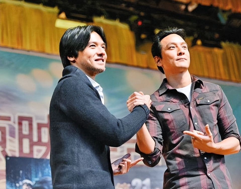 吴彦祖晒和舒淇冯德伦夫妇26年后对比照,舒淇赢麻了,还是那么美