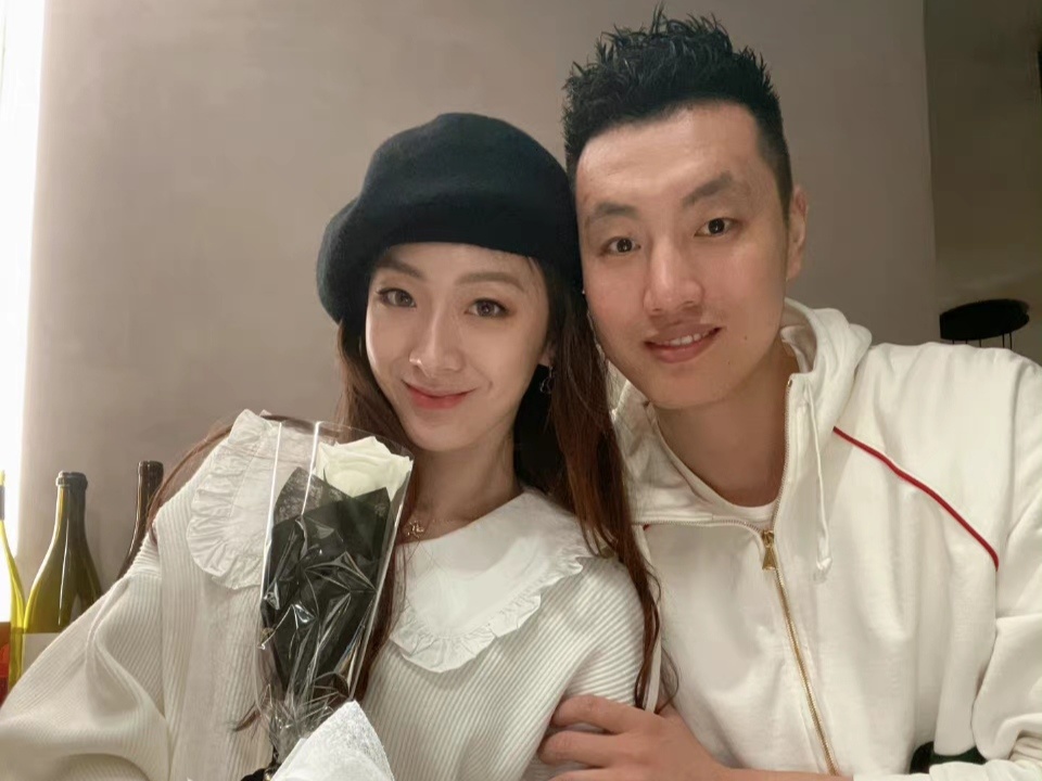 cba老将情人节浪漫:翟晓川晒妻子合照幸福 周鹏妻子庆十周年_腾讯新闻